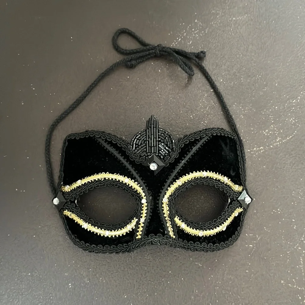 Gypsy Renaissance, Carmen Companion Mask